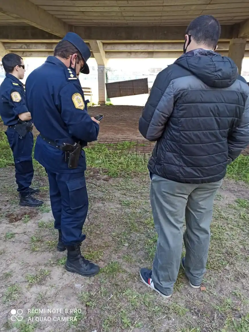 Robaron en el club Juventud Unida y destrozaron una puerta