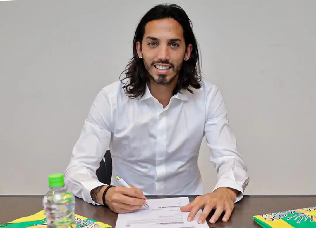 Aldosivi oficializó la contratación de Ezequiel Schelotto