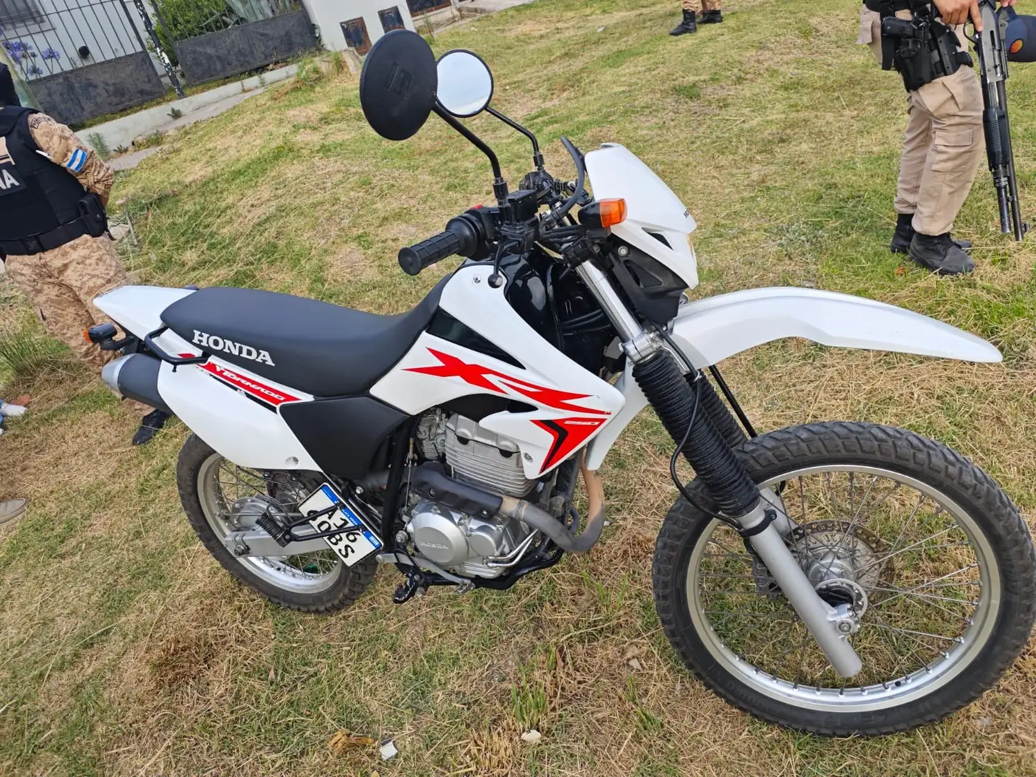 Quiso robar una moto y fue reducido por vecinos