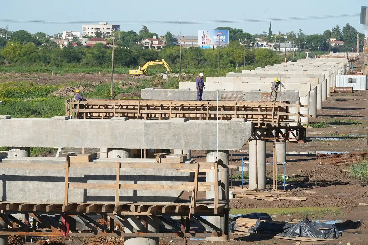 Este jueves dio inicio la instalación de las vigas en la obra del puente Santa Fe - Santo Tomé