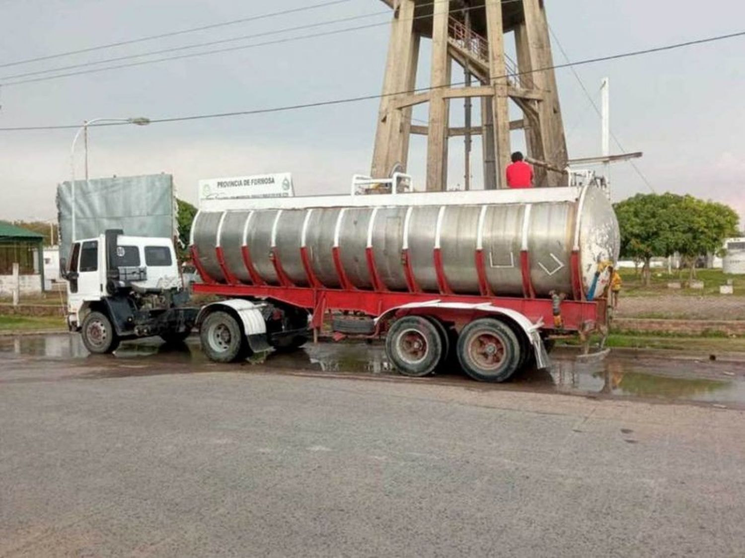 El SPAP sigue distribuyendo agua en diferentes barrios