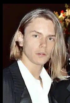 Joaquín Phoenix honra a su hermano, River. Foto: Wikipedia