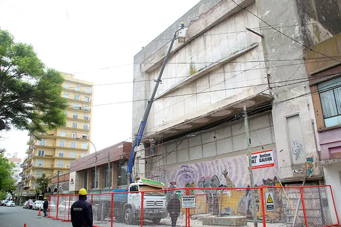 Buen ritmo de la obra para acondicionar el edificio donde funcionó el Cine Gran Sud