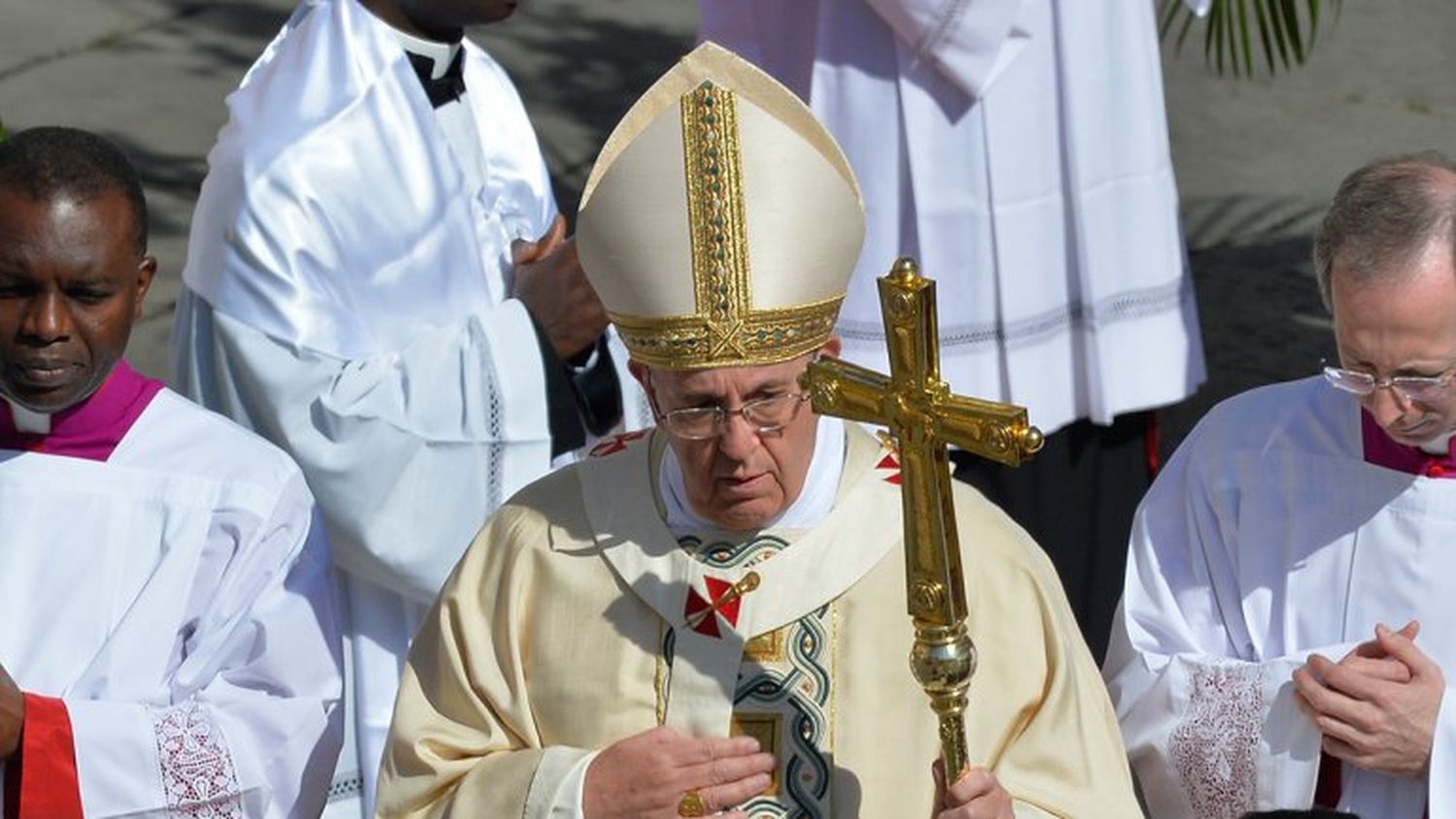 Francisco dirigió su mensaje de Pascua y la bendición "Urbe et Orbi" ante 150 mil personas