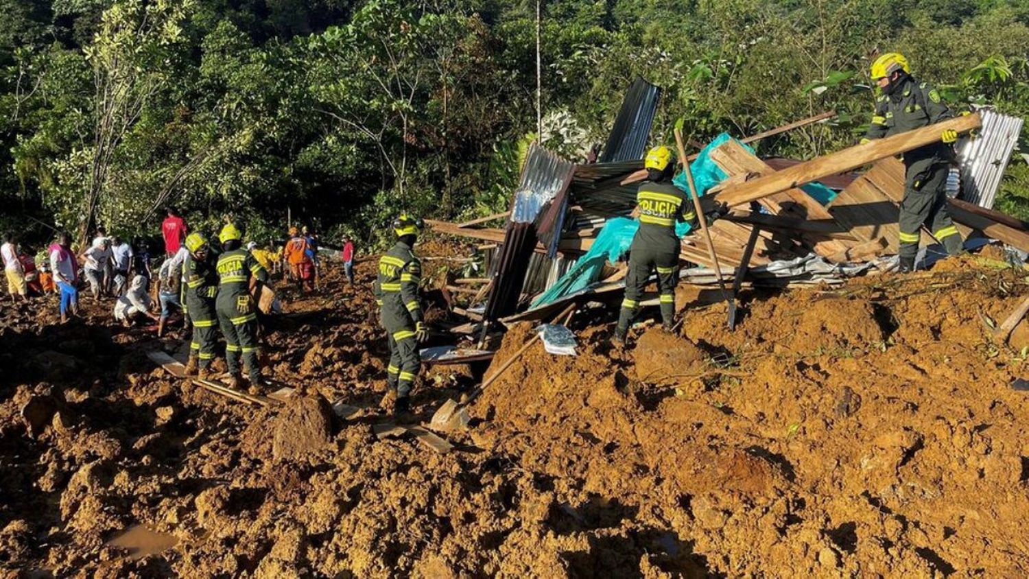 Maduro lamenta muerte de más de una treintena de personas por alud de tierra en Colombia