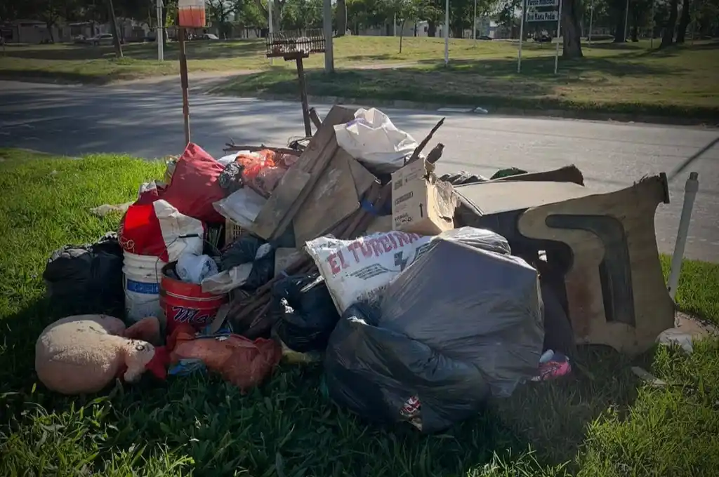 Piden responsabilidad al sacar residuos de patio: multarán a quienes arrojen elementos que no corresponden