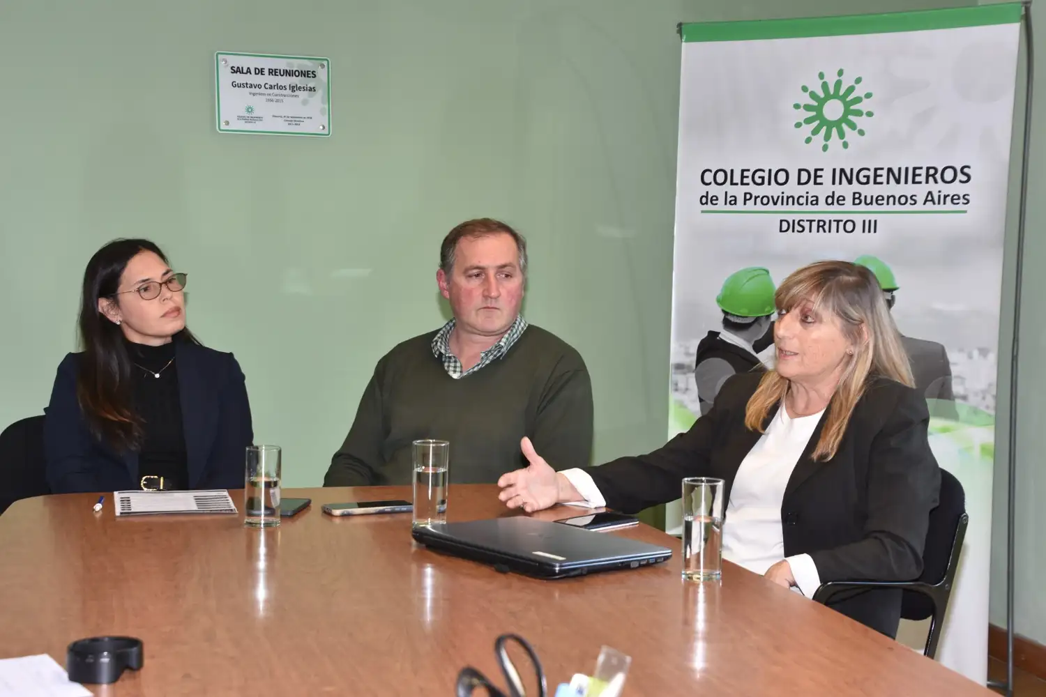 Nancy Fernández (tesorera Distrito III), Hernán Alonso (presidente Distrito III) yMaría Peralta (secretaria Distrito III).