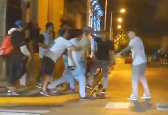 Mitre y Arnaldo: pelea y disturbios a la salida de un boliche y bajo la lluvia en la madrugada