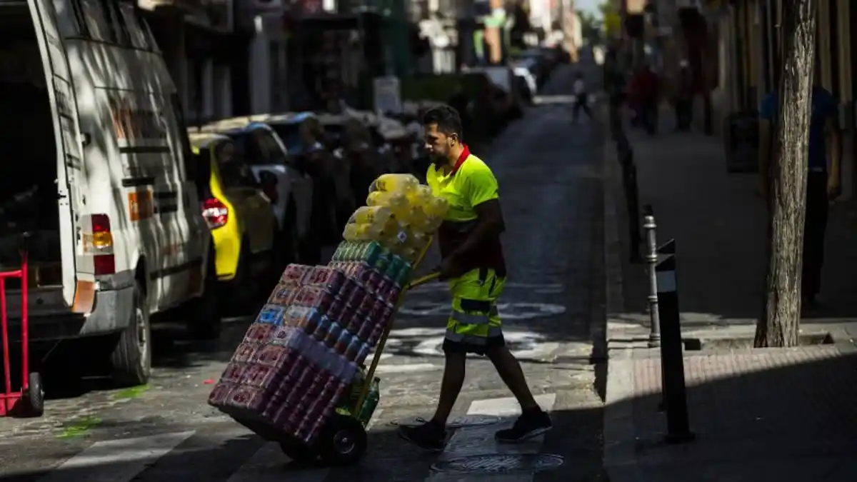 Cae el empleo asalariado: se perdieron más de 200.000 puestos de trabajo desde que asumió Milei