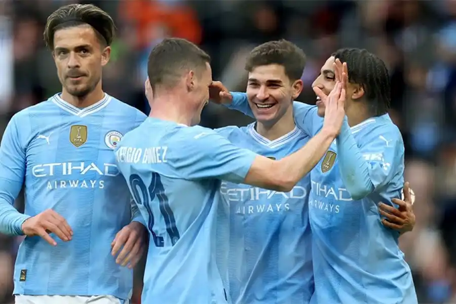 Julián Álvarez atraviesa un gran momento en el City: gol y asistencia en el 5-0