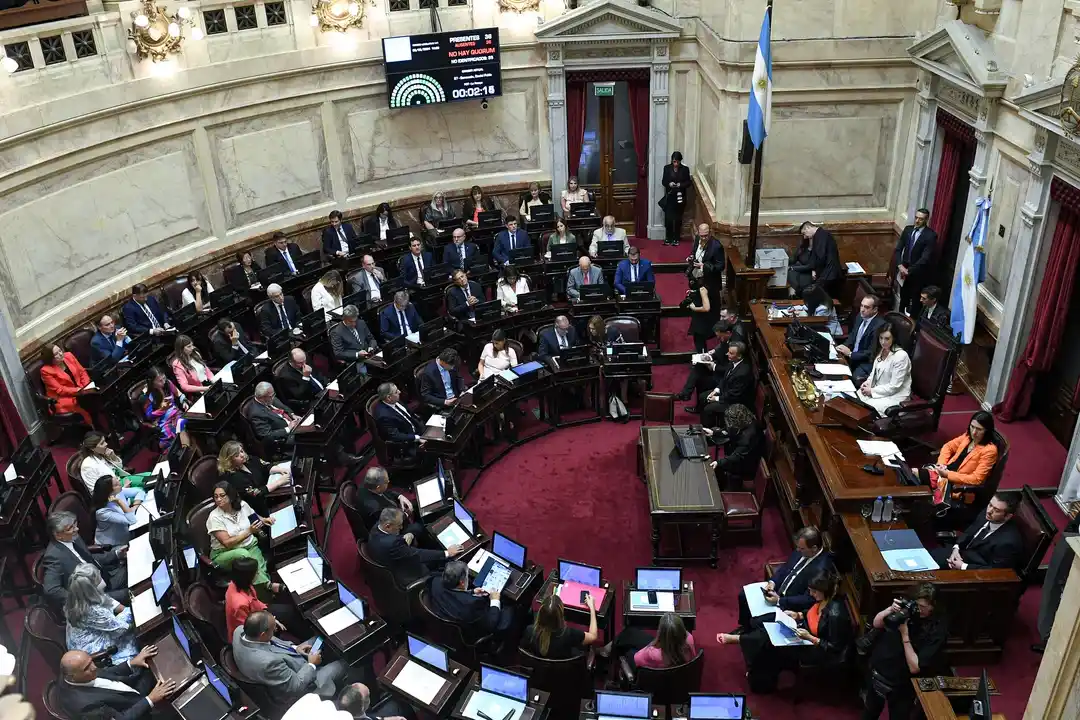 DNU de Milei: su tratamiento podría postergarse por la ausencia de un miembro clave de La Libertad Avanza