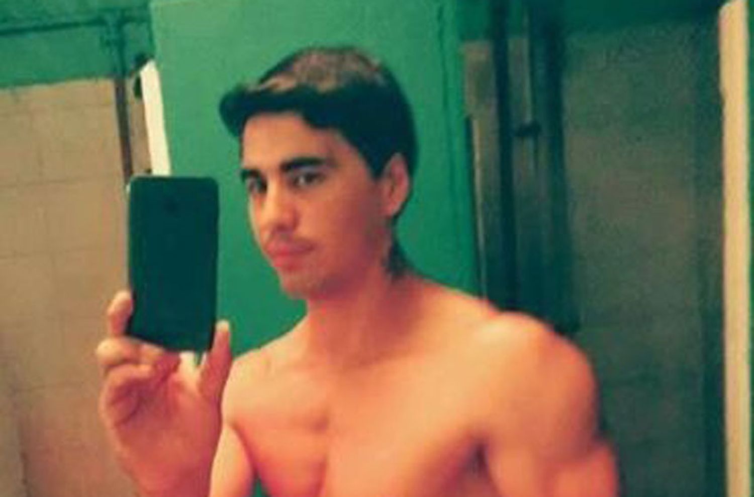 Intensa búsqueda del acusado por atar y prender fuego a un hombre