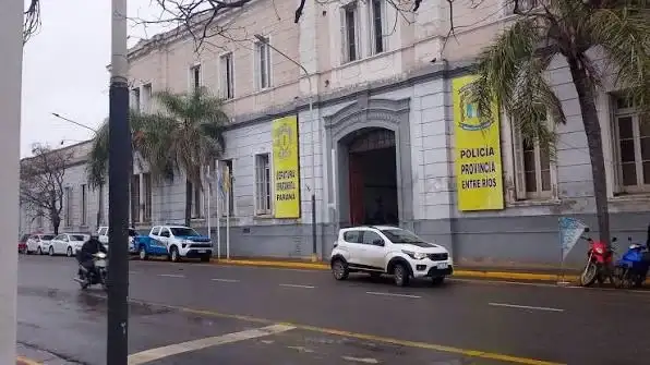 La Policía Federal allanó la Jefatura de Paraná y detuvo a un subcomisario por narcotráfico