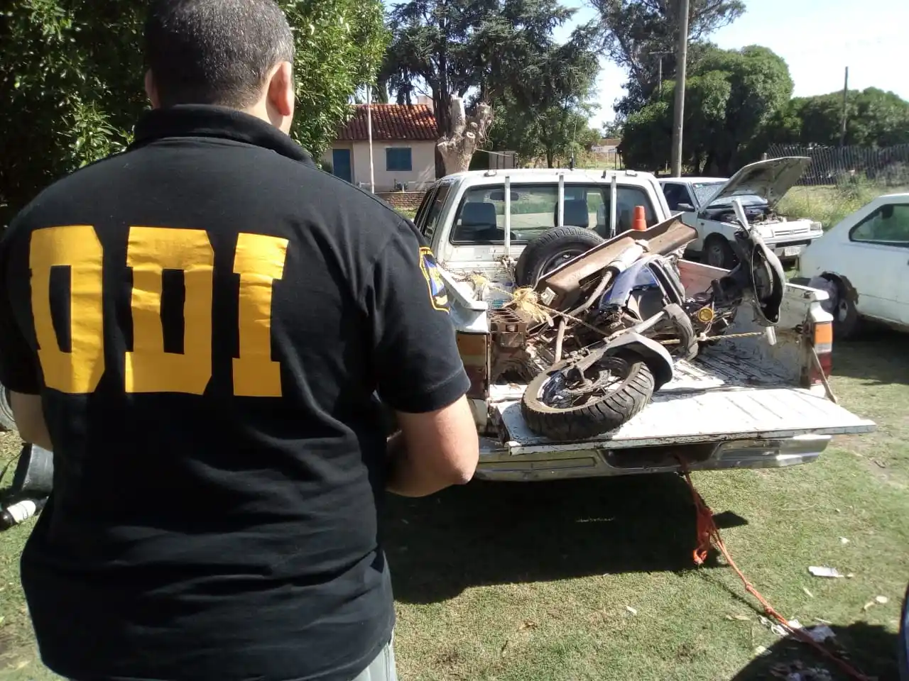 Secuestran en una casa vehículos robados