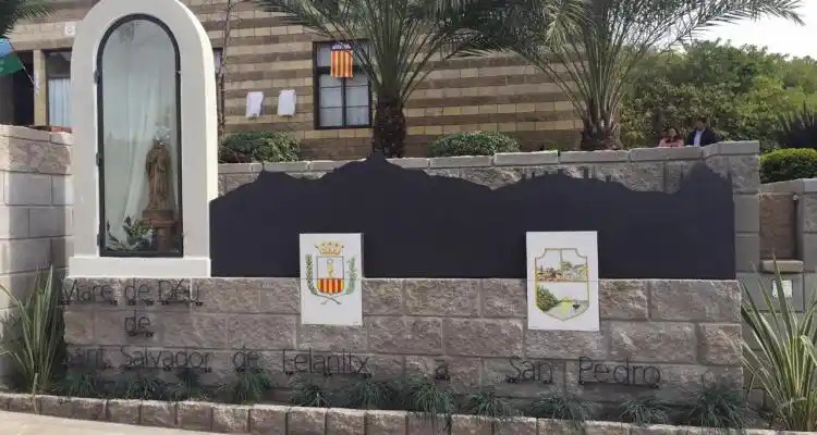Agrupación Mallorca inauguró terrazas y ermita en su sede de la costa
