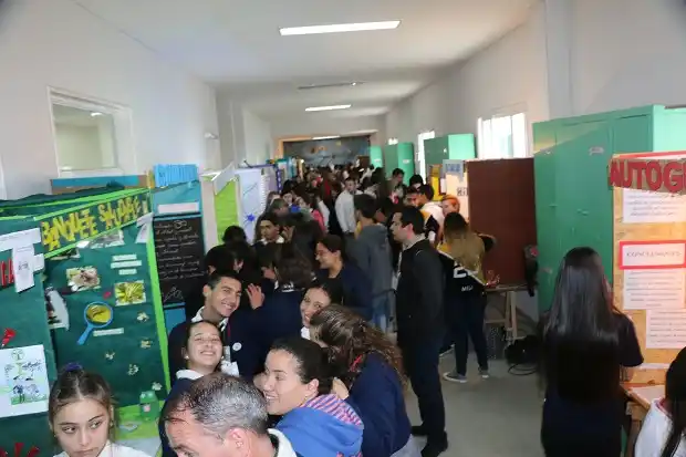 Interesantes propuestas de los jóvenes en la Feria de Ciencias y Tecnología