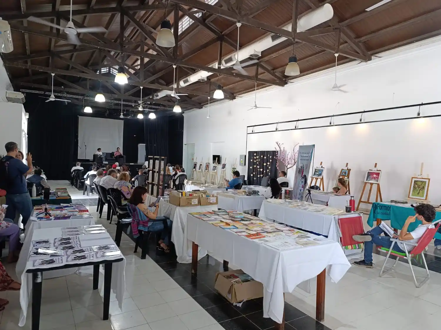 Se realizó con éxito la Gran Feria Literaria y muestra fotográfica