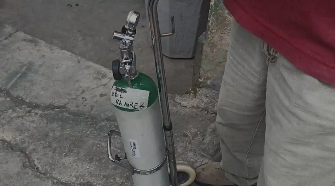 El calvario del oxígeno: En Venezuela respirar cuenta y cuesta