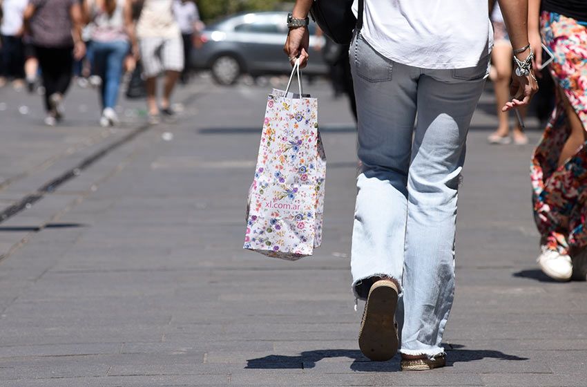 Proponen estacionamiento gratuito para fomentar las compras en el centro de Rosario