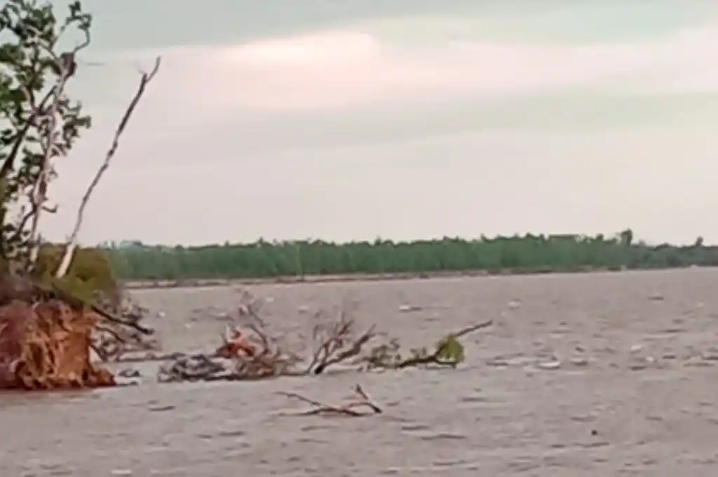Diamante: pescadores hallaron un cadáver flotando en el río Paraná
