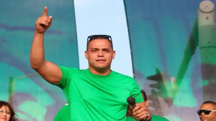 CONDENADO un exministro de Aruba por traer una migrante ilegal venezolana como niñera