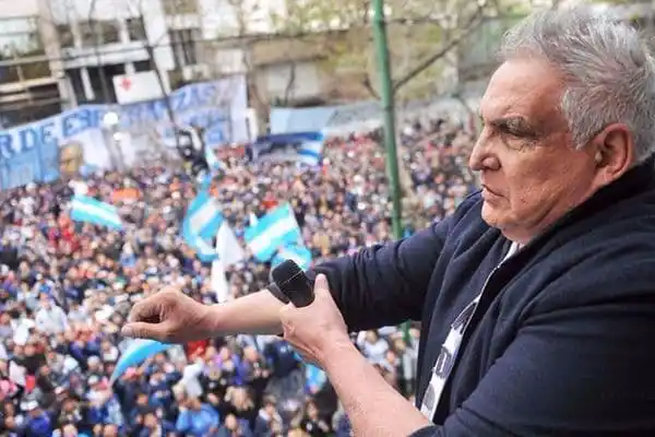 El sindicalista «Pata» Medina paralizó las obras en La Plata