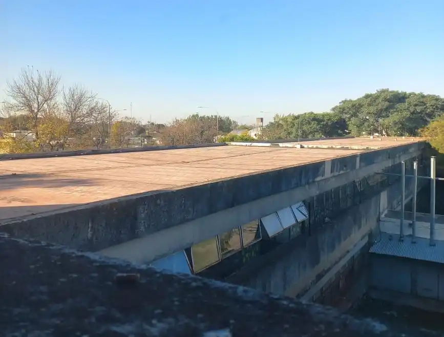 Cambios de cubierta y ampliación en escuelas de Chascomús