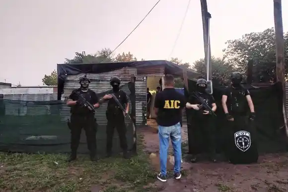 VIDEO | Así se lo llevaban detenido a un masculino por tentativa de homicidio