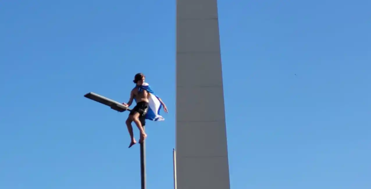 Festejos por el Mundial: murió un hincha tras caer de un techo