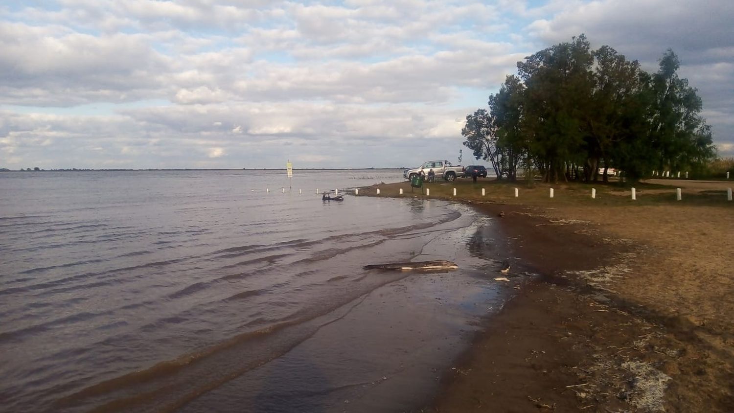 El río Paraná en San Pedro midió un pico de 1,60 metros: así lo retrataron en la playa de Vuelta de Obligado