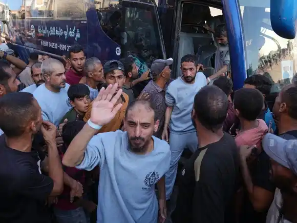 Llegaron a Egipto 154 prisioneros palestinos liberados por Israel, reportan fuentes
