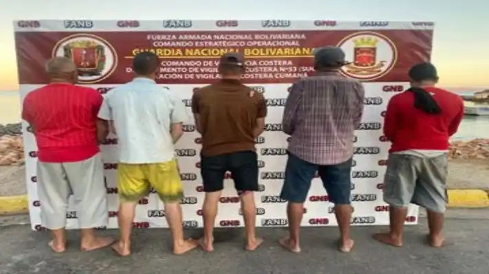 PRESOS PESCADORES DE SUCRE que descuartizaron a una hembra de tiburón Mako y le sacaron vivas sus crías