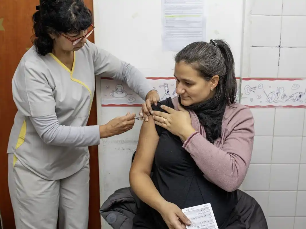 Comienza la Campaña Nacional de Vacunación Antigripal en el Hospital Centenario