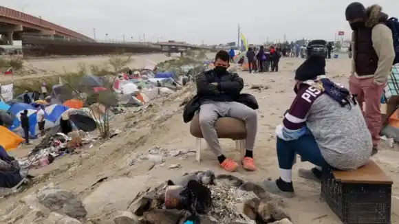 VENEZOLANOS PERMANECEN EN CIUDAD JUÁREZ: Pasando frío, vigilados por la Guardia Nacional y con la esperanza de cruzar a EE.UU.