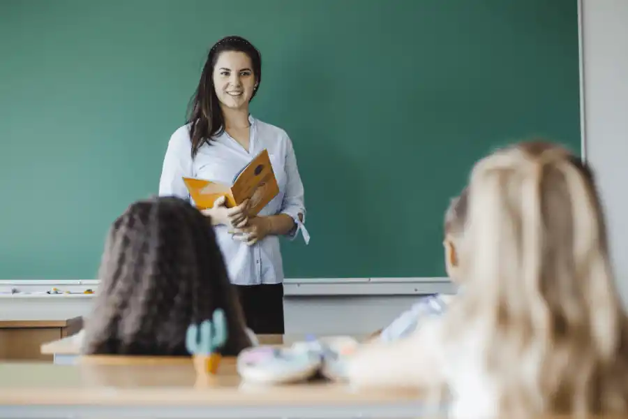 Más de 52 mil docentes de gestión pública y privada recibieron el incentivo por el mes de julio