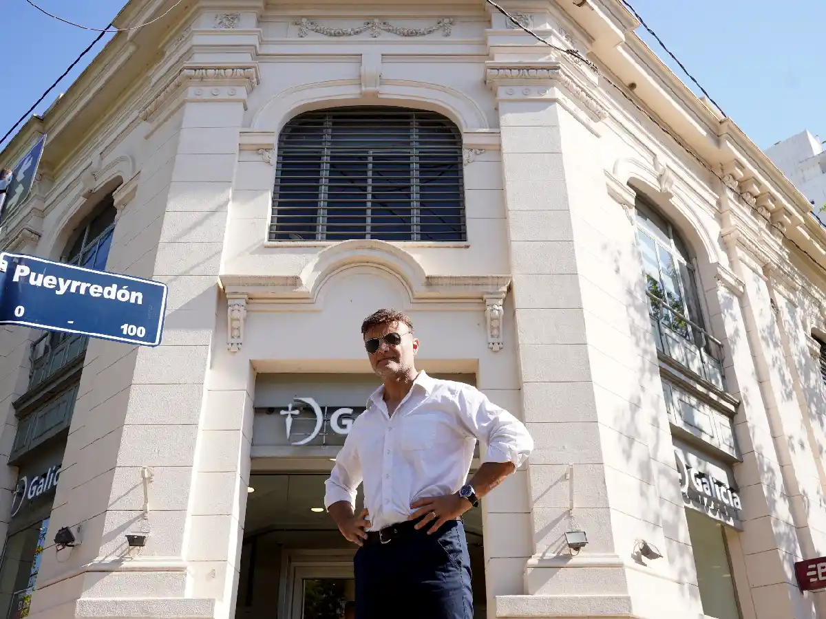 El profesor que llevó a las redes la historia de la arquitectura local      