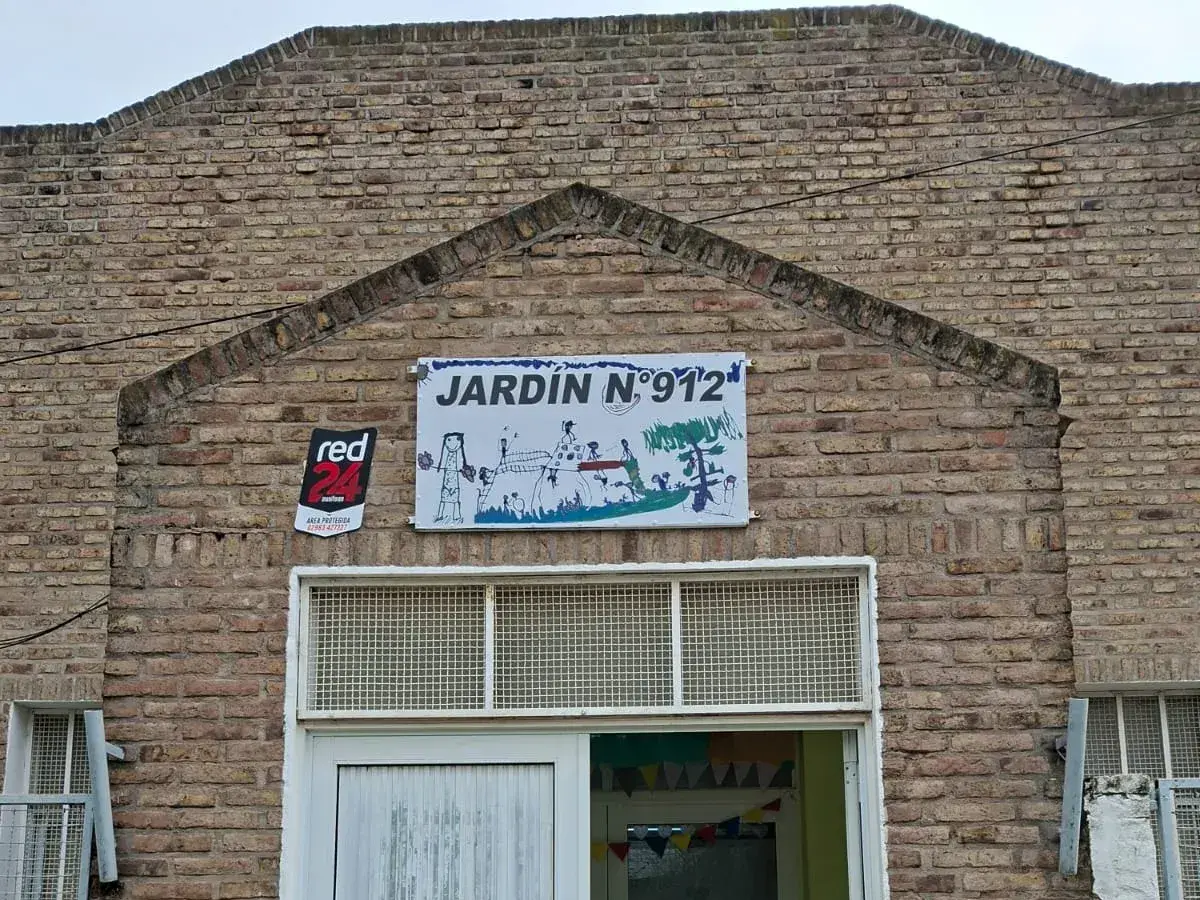 La entrada del 912, ubicado en Uruguay 750