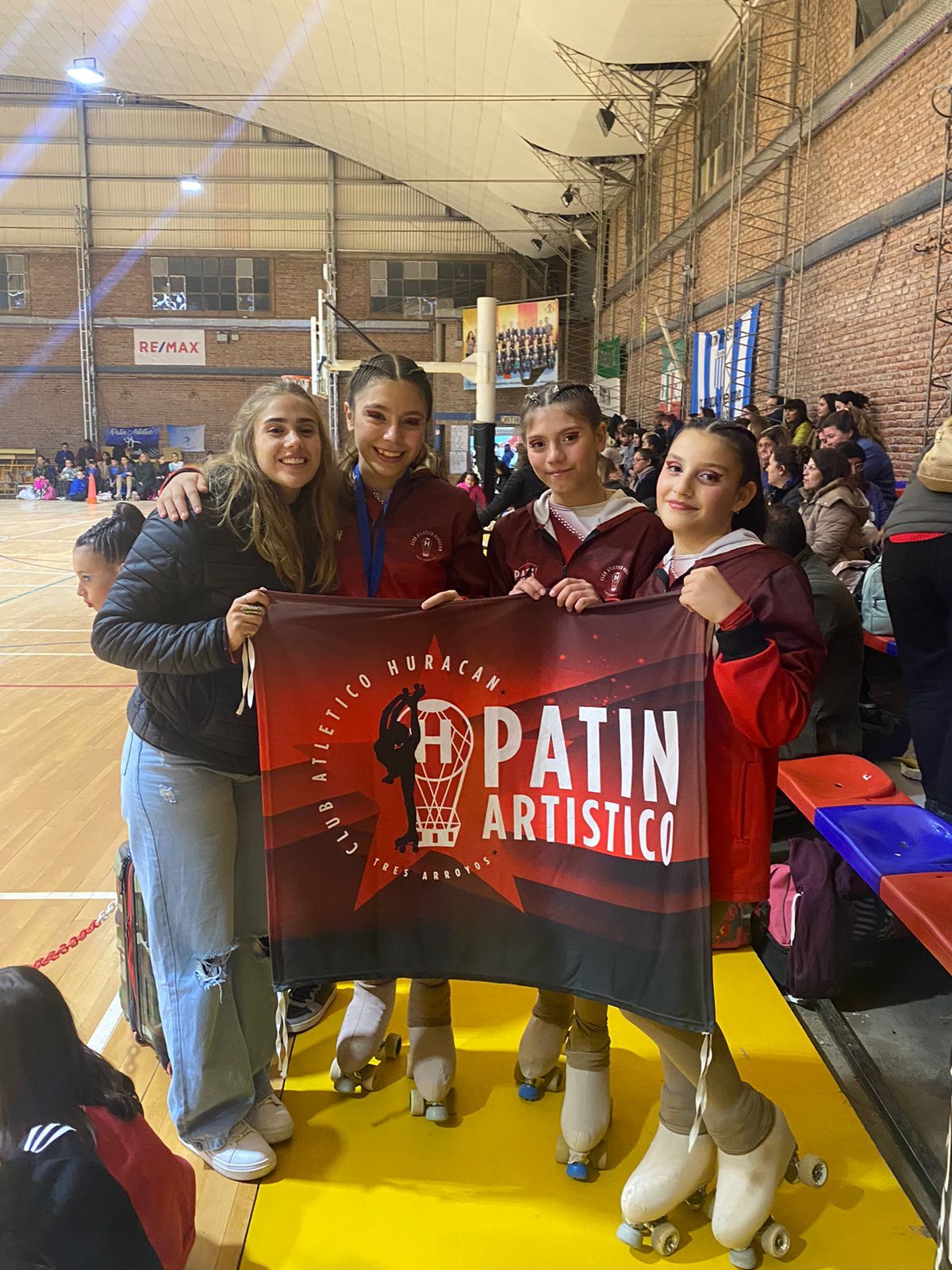 Patinadoras representaron a Huracán en Bahía Blanca
