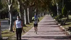 “En topless”: cordobesa propone que las mujeres puedan correr con el torso desnudo