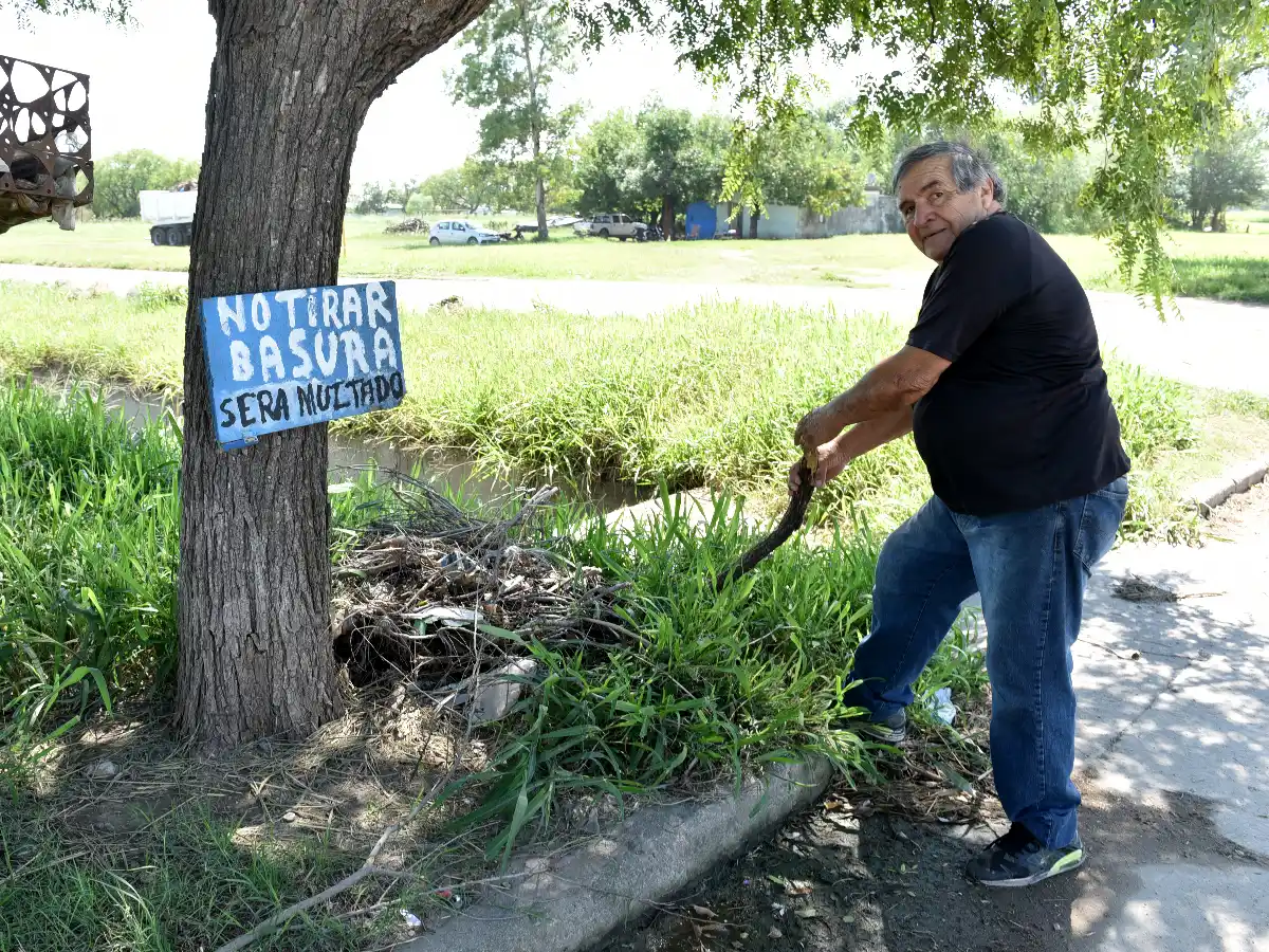 Vecinos cansados de un minibasural en barrio 9 de Septiembre