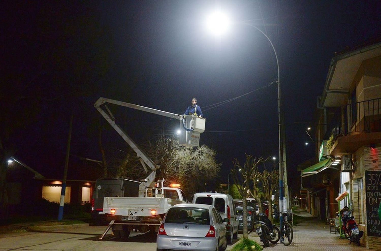 Sigue el recambio de luminarias en diversos sectores de la ciudad