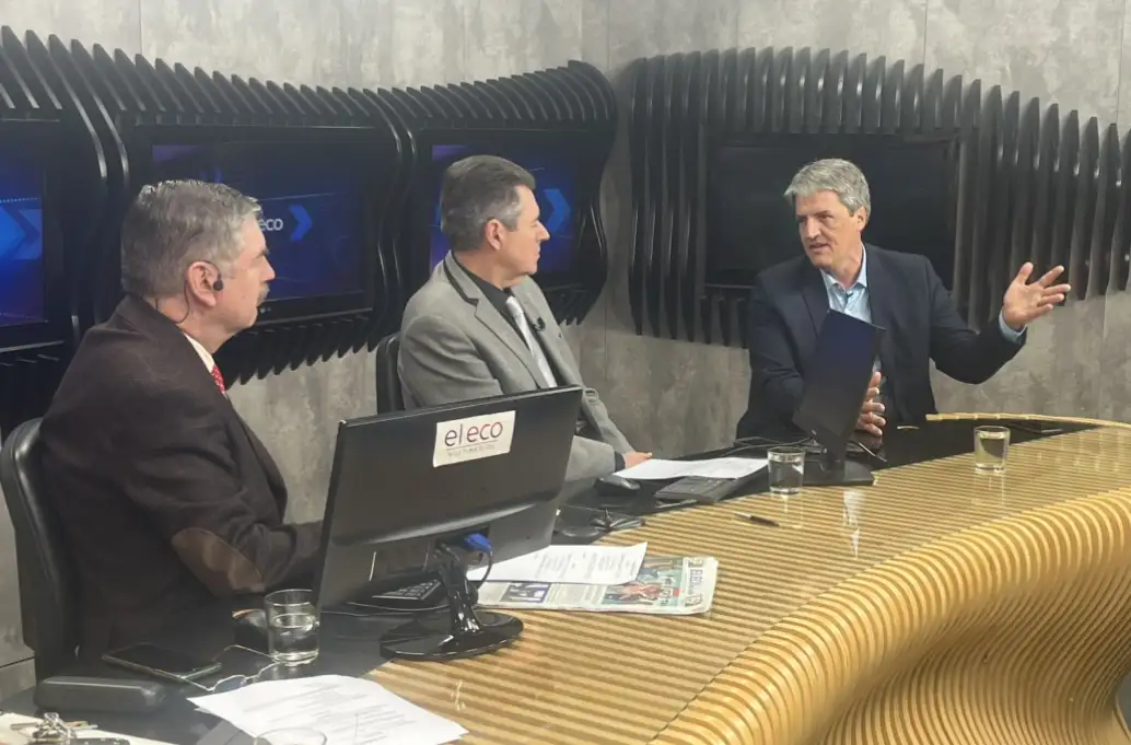 Minutos después de las 22, Marcos Nicolini reconoció la victoria del intendente Lunghi y lo felicitó.