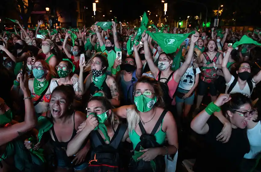 El Presidente promulga la ley de aborto legal en un acto en el Museo del Bicentenario