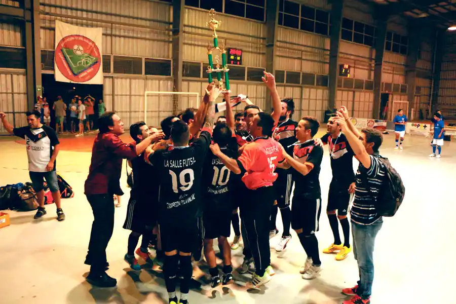 Futsal: Estrella Roja igualó y se consagró subcampeón