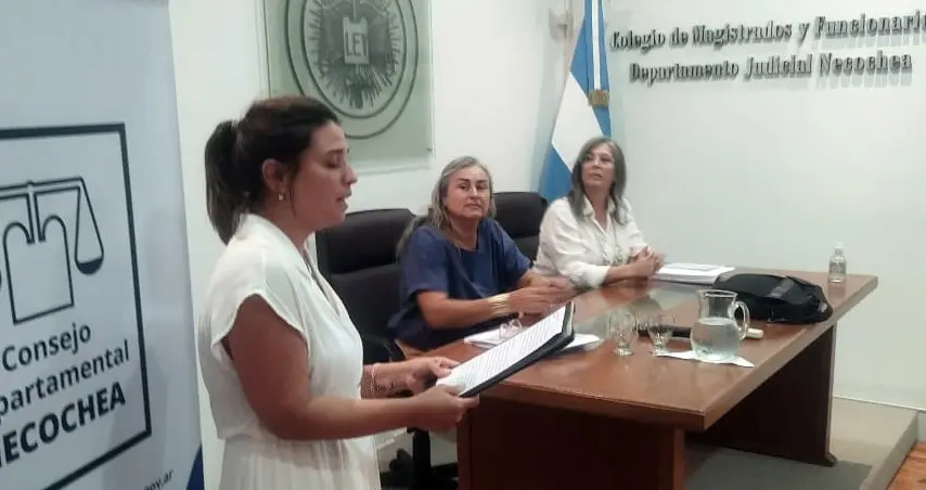 Charla. Dieron Aída Lhez y Diana Márquez en el Colegio de Magistrados. La presentación estuvo a cargo de Lorena Corucho, integrante de la comisión