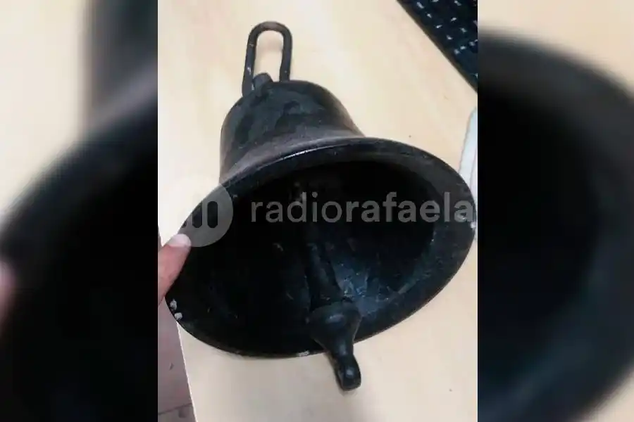De no creer: robaron una campana de una capillita en una escuela rural