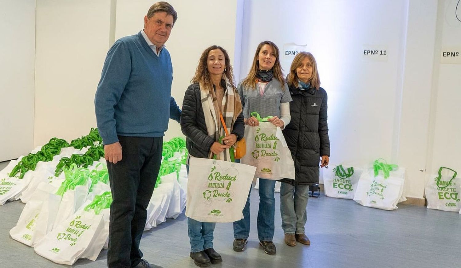 Entrega. El intendente Gargaglione durante el acto en el Espacio Cultural