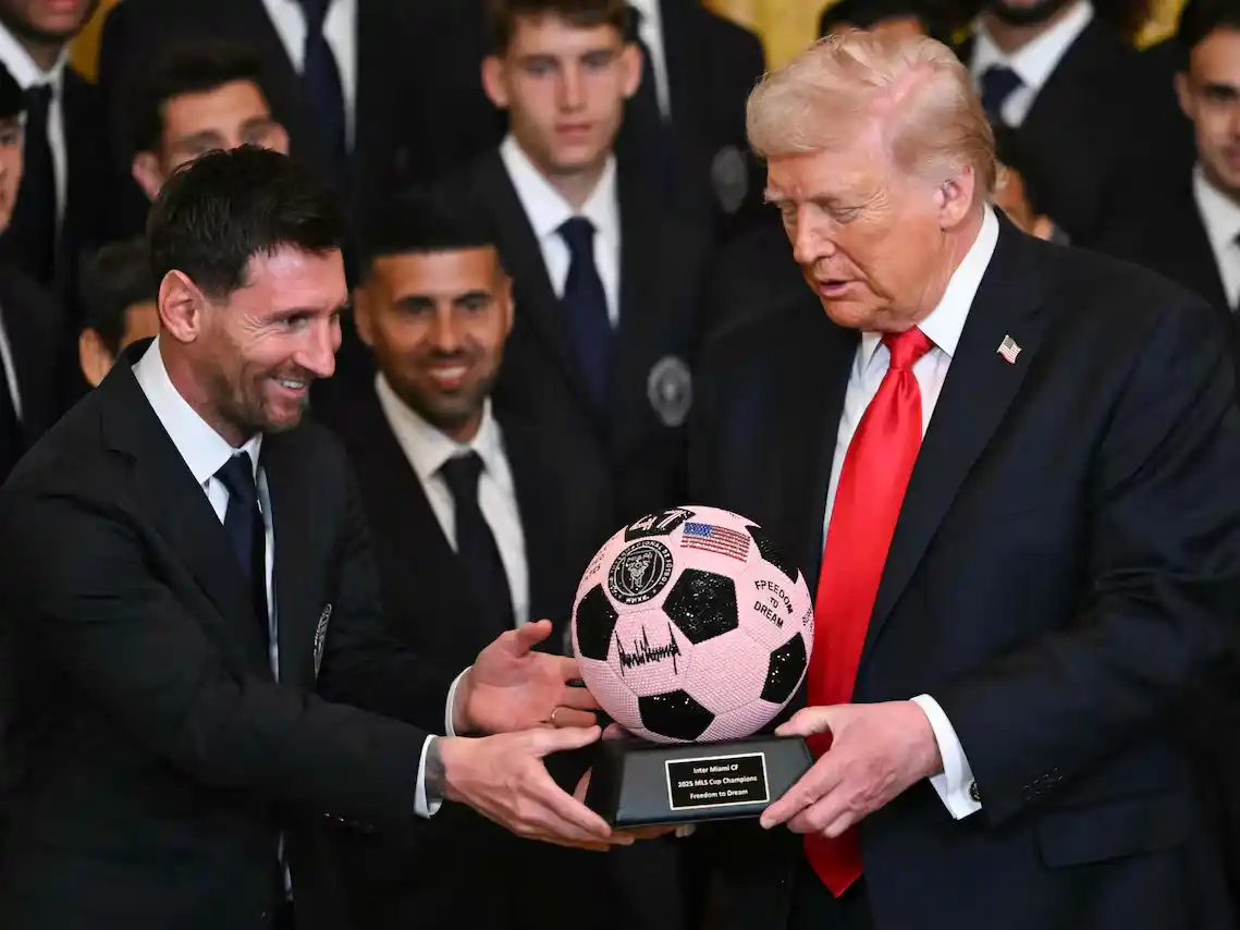 Messi estuvo en la Casa Blanca y recibió elogios de Trump: "Es mejor que Pelé"
