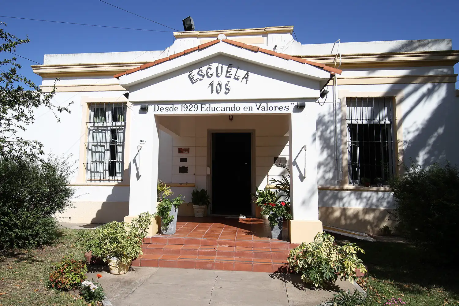 Escuela N° 105 prepara festejos por su 96° aniversario