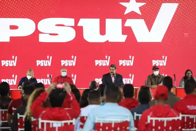 A PONERSE LAS PILAS: Maduro pide al Psuv no descuidar el poder político
